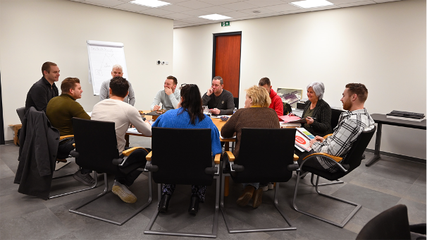 Communicatietraining door Teun Kooken voor medewerkers in de interieurbouw en meubelindustrie